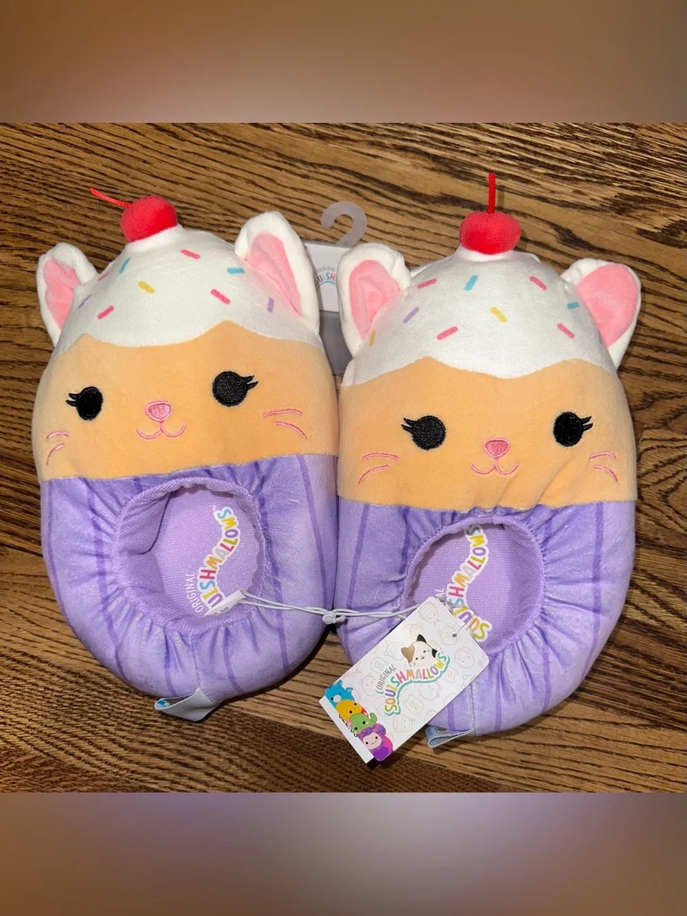 NWT! Squishmallows Cat Cupcake Kids Slippers - Size 4/5